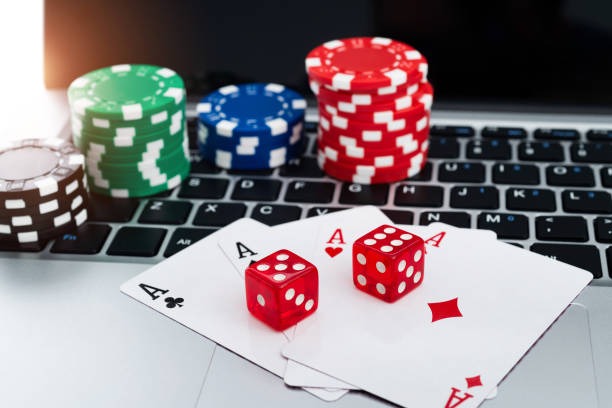 huskyslot platform showing live blackjack table and sportsbook interface on mobile